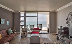 Stylish Diaz Sea View Apartment